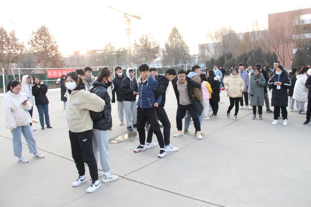 感受运动乐趣，展现青春风采——经济管理学院成功举办团委学生会趣味运动会