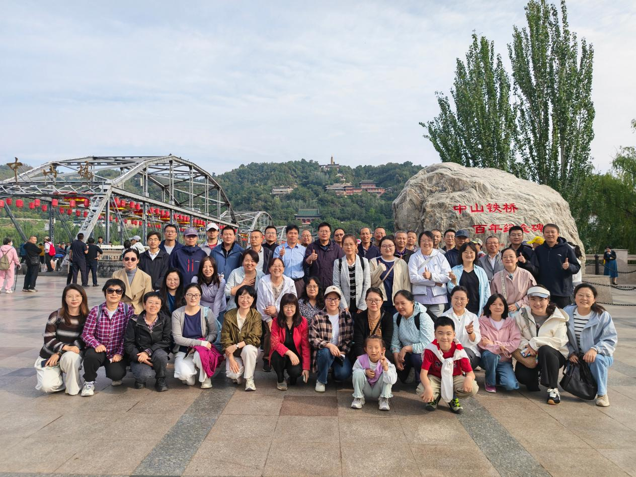 薪火相传·师者接力 ——经济管理学院教师沿黄河风情线徒步庆祝第42个教师节