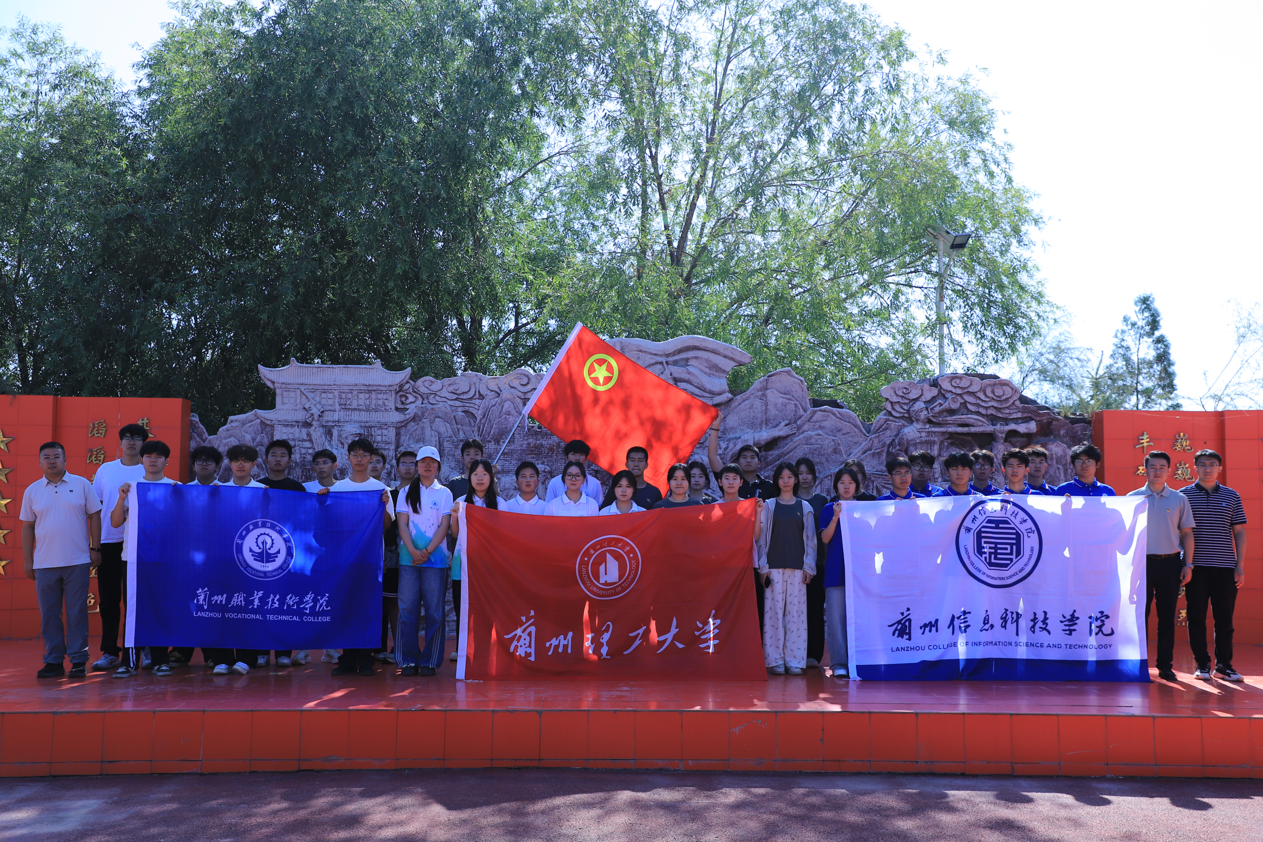 以刀剪为笔，绘红色初心——兰州理工大学“陇原红钥”实践队创新开展“以非遗之形铸红色之魂”社会实践纪实