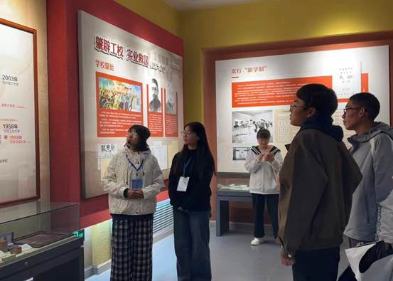 知校史强自信，蓄力量勇前行——经济管理学院组织新生参观校史馆
