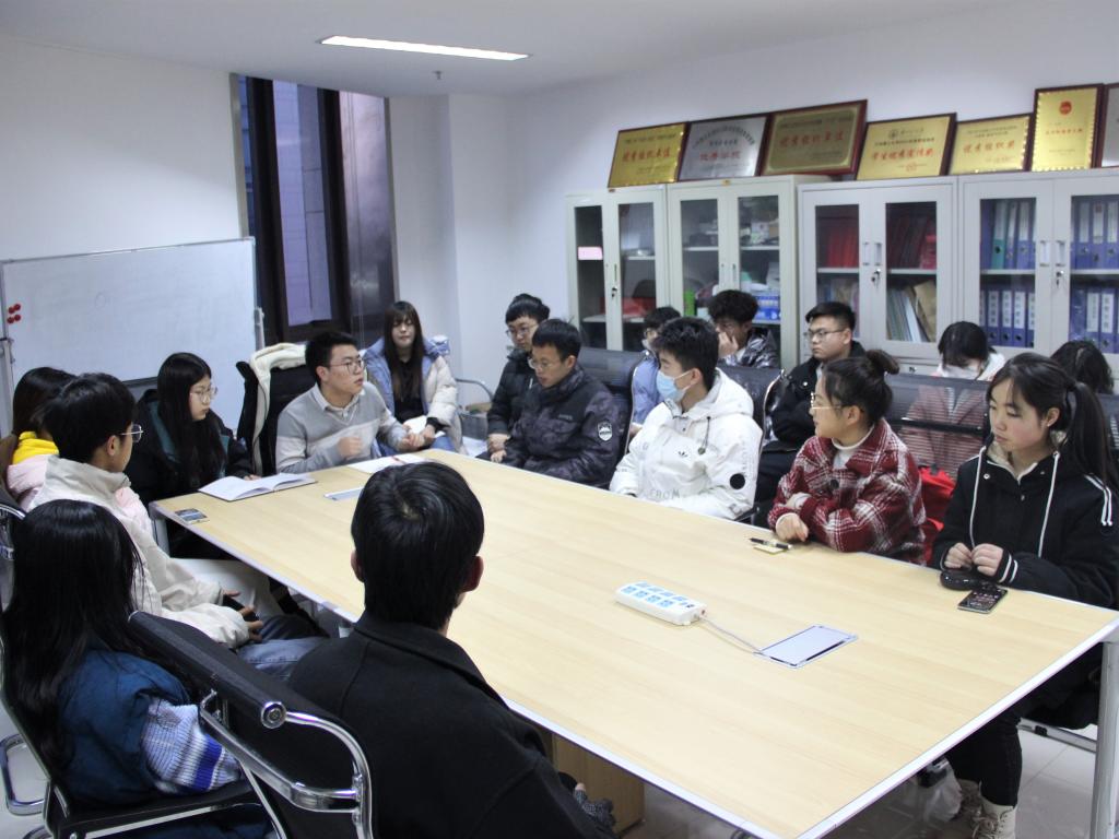 把服务做到实处，切实推动社团建设——经济管理学院成功举办社团负责人交流大会